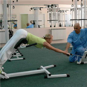 Performance di ginnastica speciale per il trattamento dell'osteocondosi